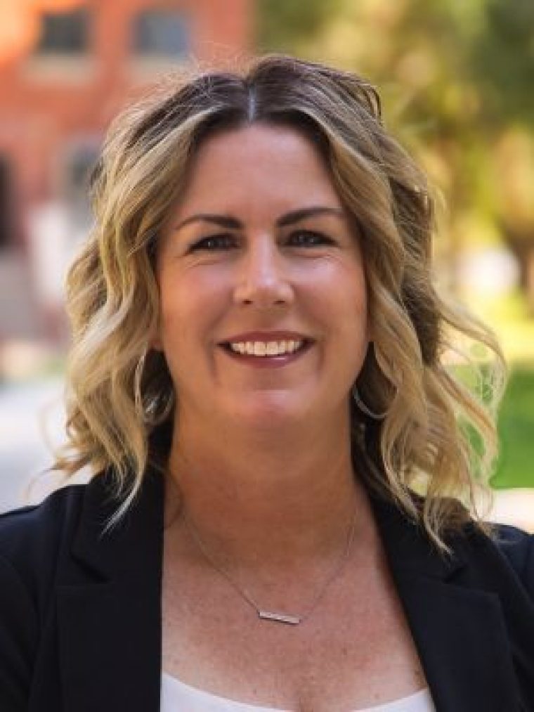 Photo of Tracy Curtis